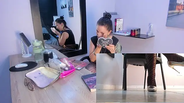 Snapshot of Greta_Borbon_ chatting on July 13, 1:25 pm Greta Borbon online show from July 13, 1:25 pm