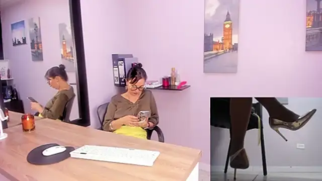 Snapshot of Greta_Borbon_ chatting on July 16, 12:00 pm Greta Borbon online show from July 16, 12:00 pm
