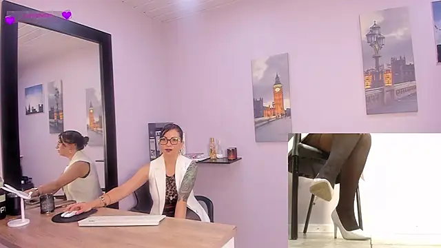 Snapshot of Greta_Borbon_ chatting on July 17, 12:01 pm Greta Borbon online show from July 17, 12:01 pm