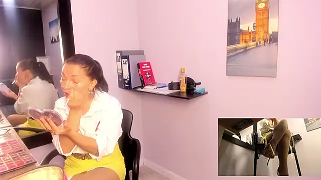 Snapshot of Greta_Borbon_ chatting on July 23, 11:52 am Greta Borbon online show from July 23, 11:52 am