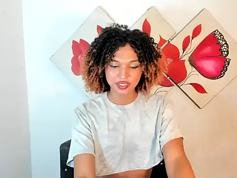 Snapshot of Elianisbigcock chatting on June 19, 1:21 am Elianisbigcock online show from June 19, 1:21 am