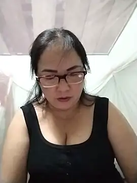 Snapshot of Naaya8109 chatting on July 11, 1:52 am Naaya8109 online show from July 11, 1:52 am