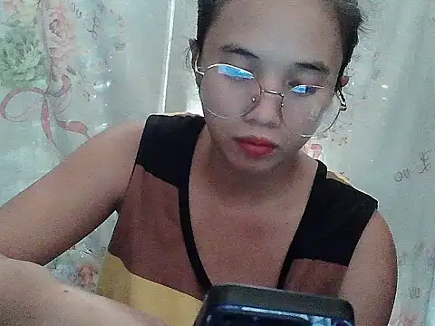 Snapshot of sophie_193 chatting on June 21, 6:16 am sophie 193 online show from June 21, 6:16 am