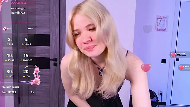 ChloeWells online show from June 27, 3:44 am