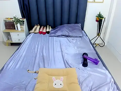 Snapshot of Hannah_Louissexxx chatting on July 23, 10:51 pm Hannah Louissexxx online show from July 23, 10:51 pm