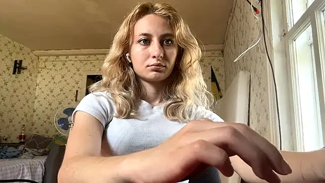 Snapshot of LisaBam chatting on June 18, 12:20 pm LisaBam online show from June 18, 12:20 pm