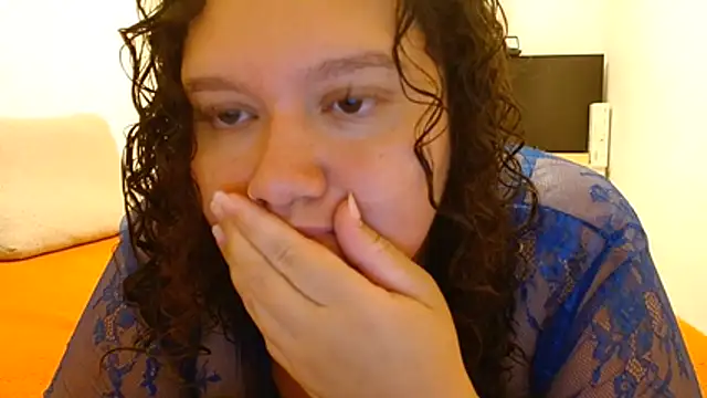 Snapshot of HeidiSanabria chatting on July 14, 12:02 am HeidiSanabria online show from July 14, 12:02 am