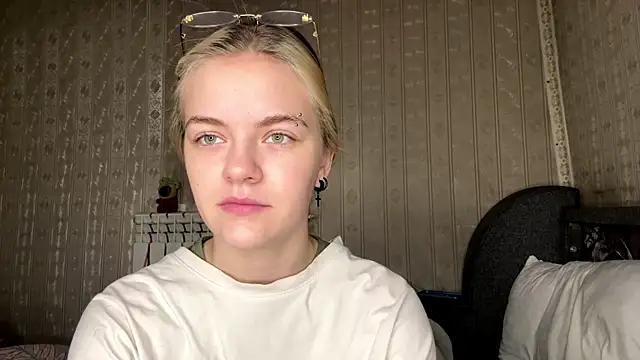 KimWarner online show from June 26, 7:24 am