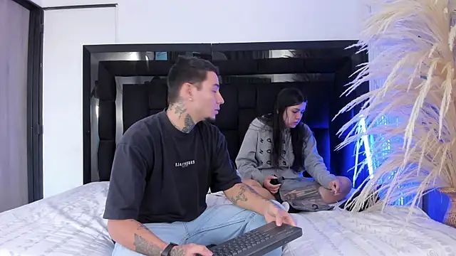 GabbyAndDominic online show from August 4, 11:57 am