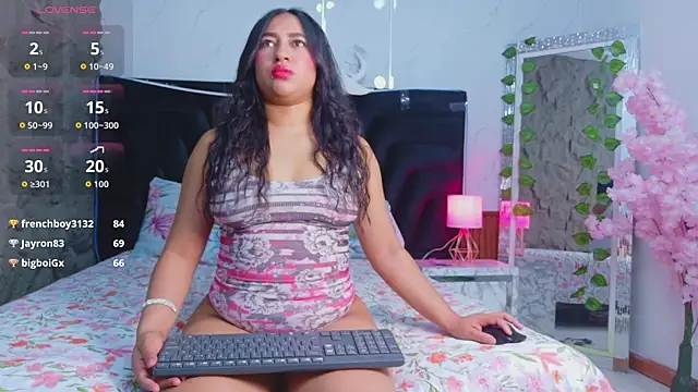 softlatinaa online show from July 1, 2:24 am