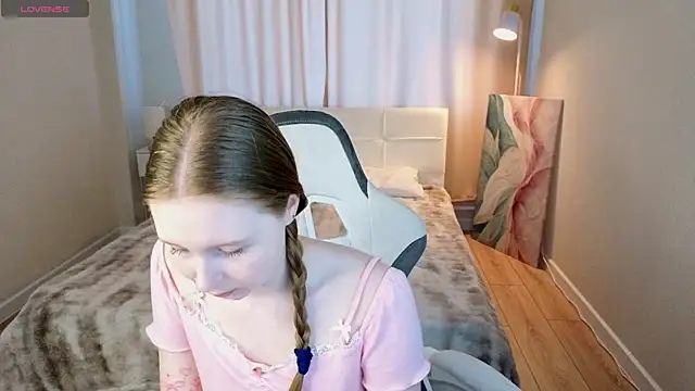 LiliTiny online show from June 25, 1:16 am