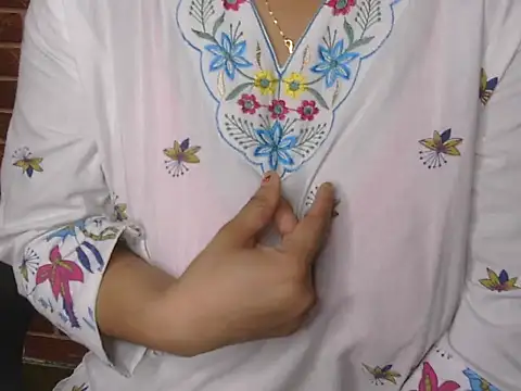 Snapshot of loving_queen1 chatting on June 19, 4:22 pm loving queen1 online show from June 19, 4:22 pm