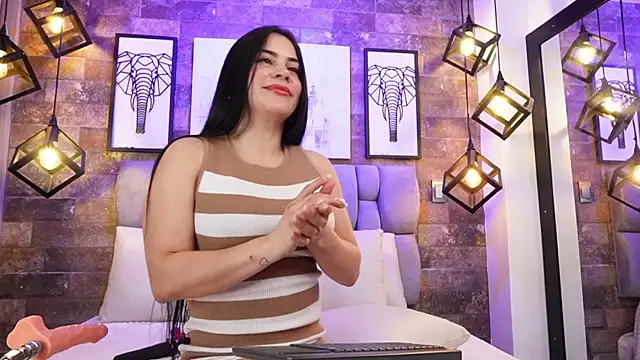 Snapshot of Miss_Isabeella chatting on July 11, 12:08 pm Miss Isabeella online show from July 11, 12:08 pm