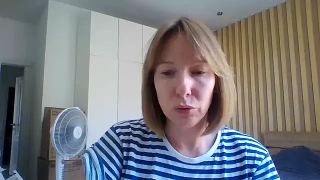 Snapshot of Deloriada chatting on July 1, 7:54 am Deloriada online show from July 1, 7:54 am
