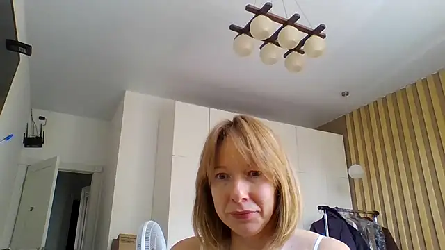 Snapshot of Deloriada chatting on July 28, 7:26 am Deloriada online show from July 28, 7:26 am