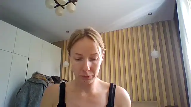 Snapshot of Deloriada chatting on August 8, 9:00 am Deloriada online show from August 8, 9:00 am