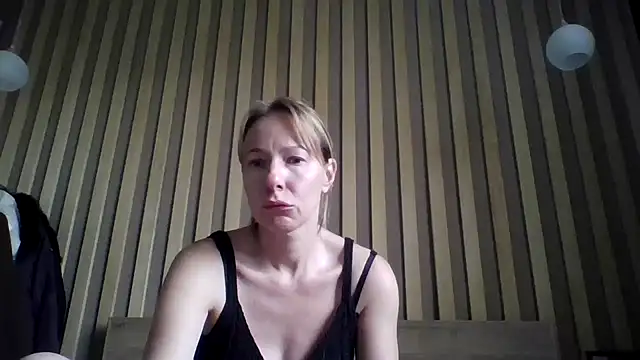 Snapshot of Deloriada chatting on August 9, 8:19 am Deloriada online show from August 9, 8:19 am