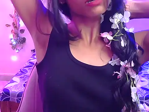 Snapshot of Yours-Zoya chatting on August 3, 9:15 am Yours-Zoya online show from August 3, 9:15 am