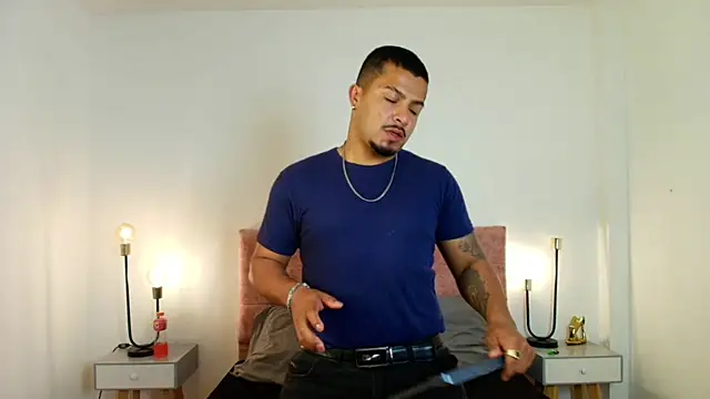 Snapshot of BrunoSilva_ chatting on June 25, 11:48 am BrunoSilva online show from June 25, 11:48 am