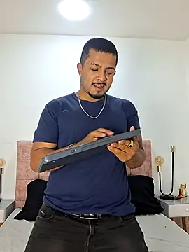 Snapshot of BrunoSilva_ chatting on June 27, 12:10 pm BrunoSilva online show from June 27, 12:10 pm
