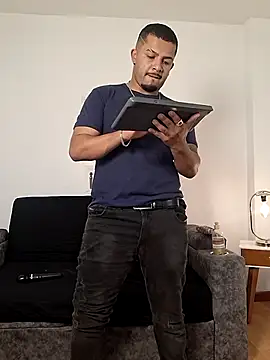 Snapshot of BrunoSilva_ chatting on July 3, 12:22 pm BrunoSilva online show from July 3, 12:22 pm