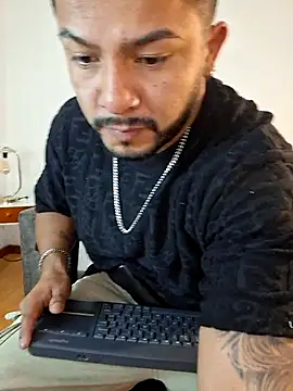 Snapshot of BrunoSilva_ chatting on August 8, 11:34 am BrunoSilva online show from August 8, 11:34 am