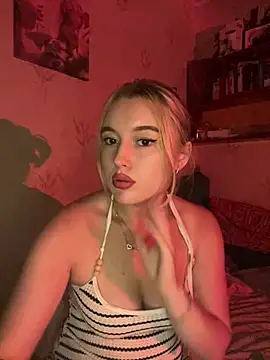 Snapshot of lyalyalii chatting on July 15, 6:24 pm lyalyalii online show from July 15, 6:24 pm