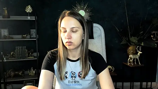Snapshot of ErinWise chatting on July 18, 8:29 am ErinWise online show from July 18, 8:29 am
