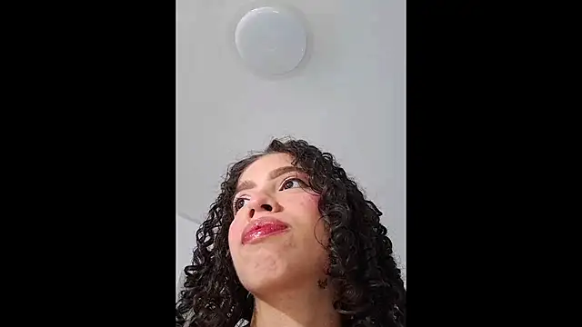 Snapshot of Pineappleflipped chatting on August 2, 2:32 am Pineappleflipped online show from August 2, 2:32 am
