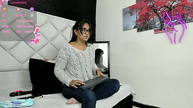 azul moonn online show from July 11, 4:15 am
