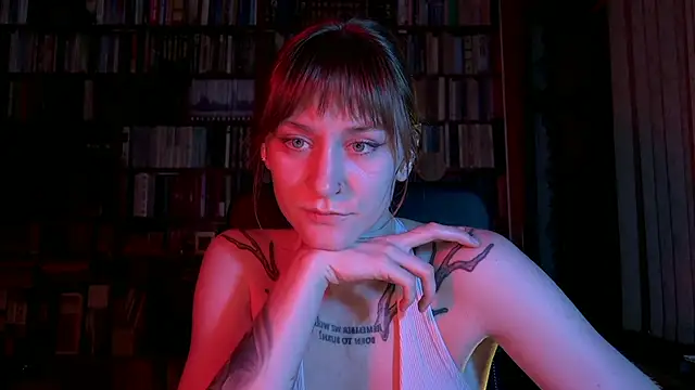 Snapshot of Retro_Marie chatting on June 23, 9:35 pm Retro Marie online show from June 23, 9:35 pm