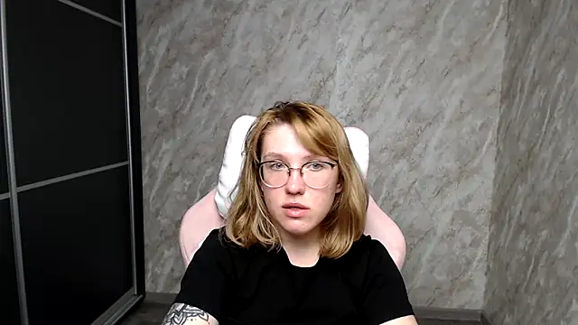 Reginasmilee online show from March 9, 11:14 am