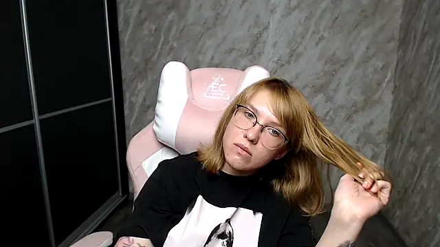 Reginasmilee online show from March 15, 10:57 am