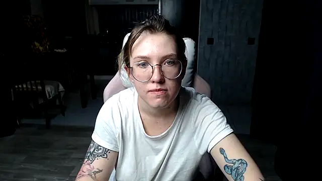 Reginasmilee online show from September 9, 12:10 am