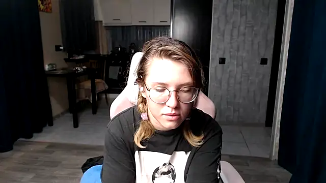 Reginasmilee online show from September 18, 11:29 pm