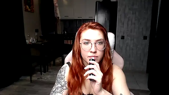 Reginasmilee online show from March 12, 5:35 am