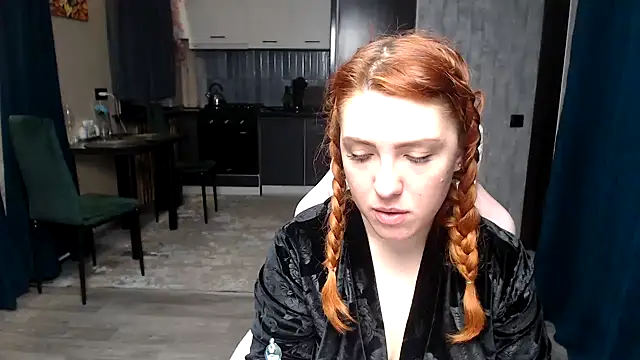 Reginasmilee online show from April 6, 2:42 am