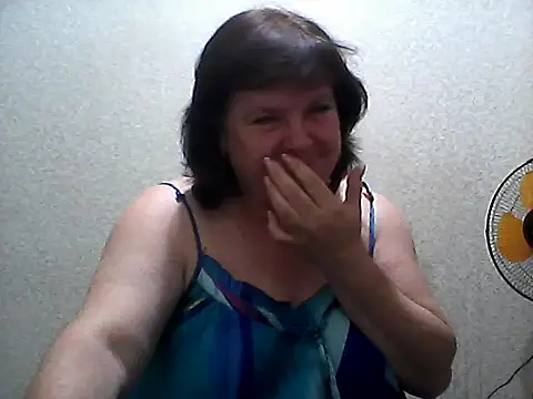 HannahAna39 online show from July 5, 6:15 pm