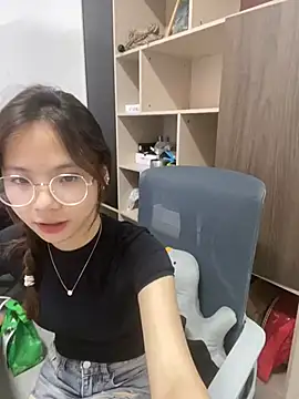 Snapshot of YY-1-1-1 chatting on June 25, 7:13 am YY-1-1-1 online show from June 25, 7:13 am