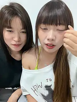 Snapshot of YY-1-1-1 chatting on June 27, 7:35 am YY-1-1-1 online show from June 27, 7:35 am