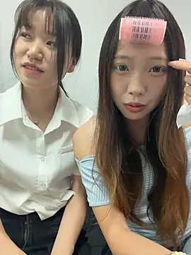 Snapshot of YY-1-1-1 chatting on July 7, 6:47 am YY-1-1-1 online show from July 7, 6:47 am