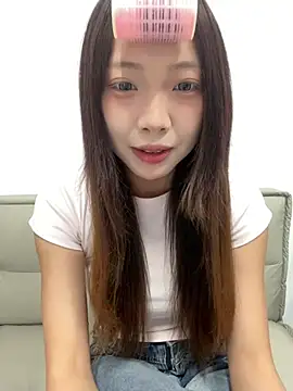 Snapshot of YY-1-1-1 chatting on July 28, 7:04 am YY-1-1-1 online show from July 28, 7:04 am