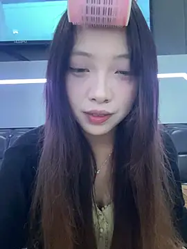 Snapshot of YY-1-1-1 chatting on August 6, 3:03 pm YY-1-1-1 online show from August 6, 3:03 pm