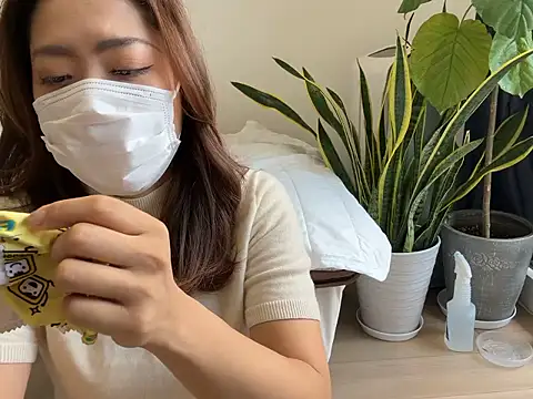 Snapshot of mochiko_mck chatting on July 19, 1:42 am mochiko mck online show from July 19, 1:42 am
