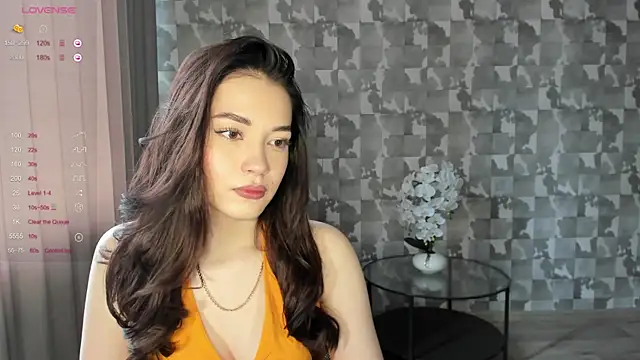 Snapshot of E_mil_y chatting on June 26, 7:35 am E mil y online show from June 26, 7:35 am