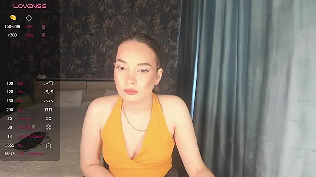 Snapshot of E_mil_y chatting on August 1, 8:02 am E mil y online show from August 1, 8:02 am