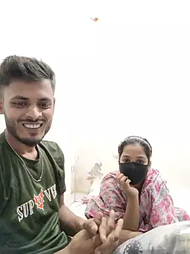 Snapshot of Couple-8 chatting on July 17, 9:30 pm Couple-8 online show from July 17, 9:30 pm