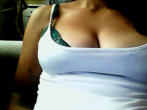 Snapshot of lucieee888 chatting on July 8, 10:31 am lucieee888 online show from July 8, 10:31 am