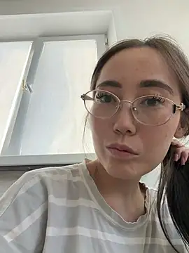 djuliwhite online show from June 26, 12:42 pm