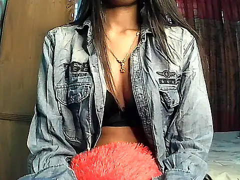 Snapshot of Siyaralove chatting on July 15, 2:28 am Siyaralove online show from July 15, 2:28 am